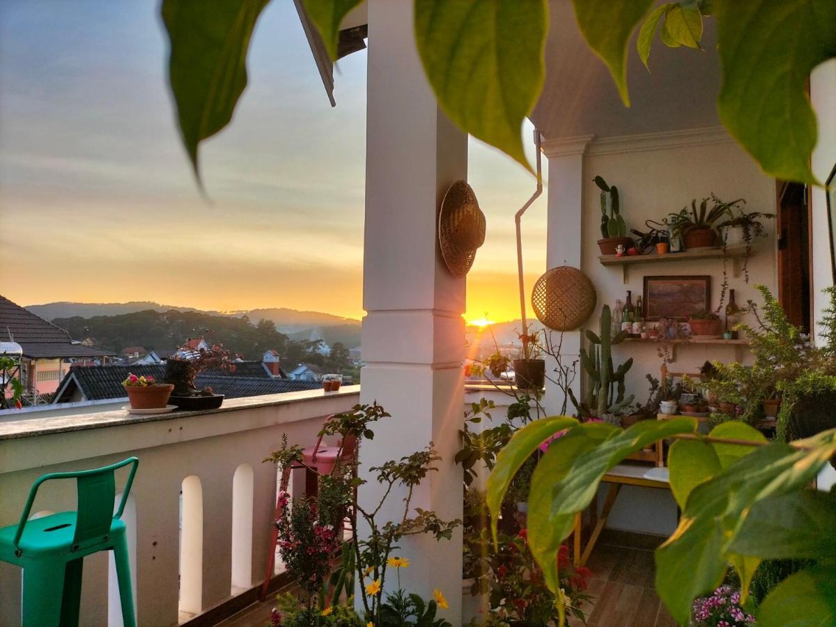Strawberry Hotel Dalat Exterior photo