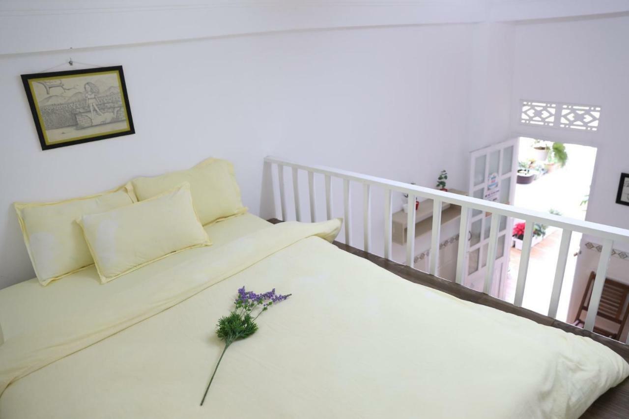 Strawberry Hotel Dalat Exterior photo