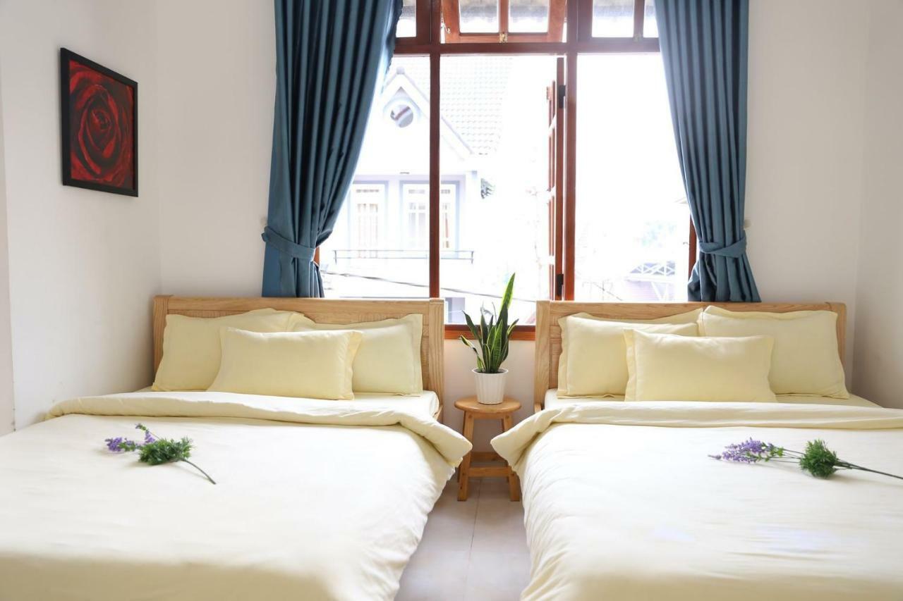 Strawberry Hotel Dalat Exterior photo